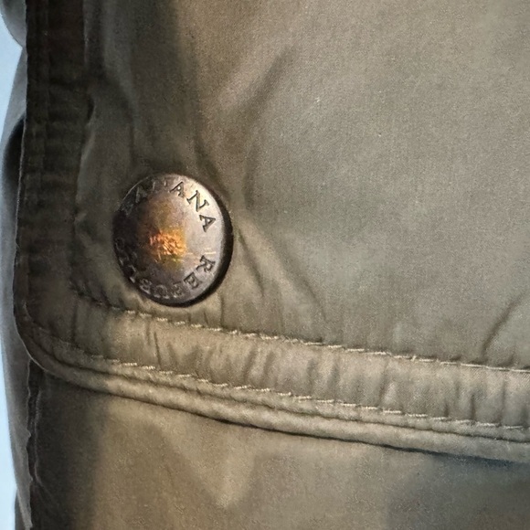 Banana Republic Men's Olive Green Puffer Jacket
Size Medium - Picture 15 of 16